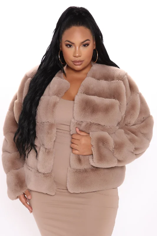 She Got Ready Faux Fur Coat - Mocha