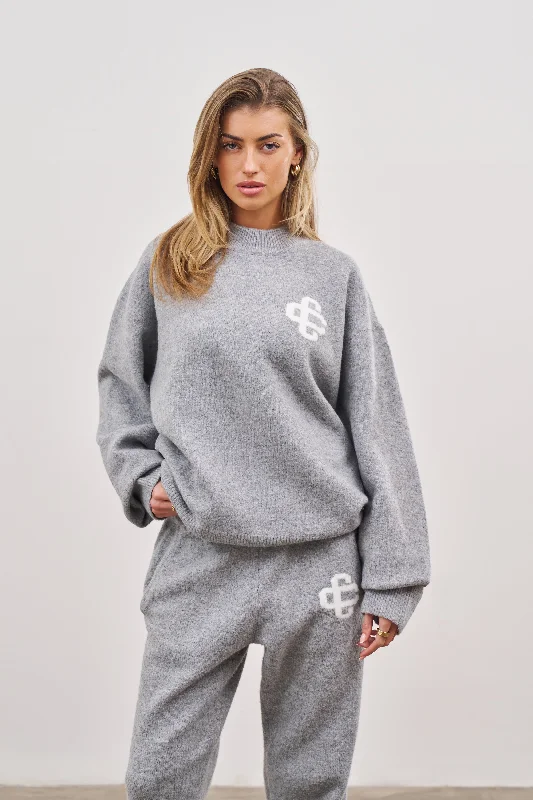 FLUFFY KNIT EMBLEM CREW - GREY MARL