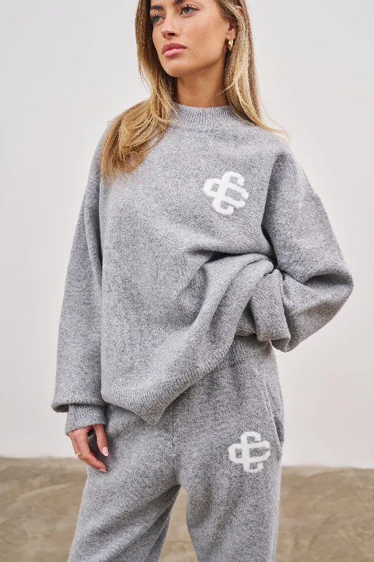 FLUFFY KNIT EMBLEM CREW - GREY MARL