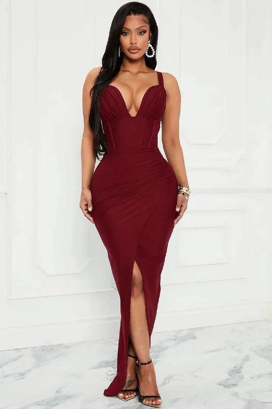 On Scene Maxi Dress - Burgundy